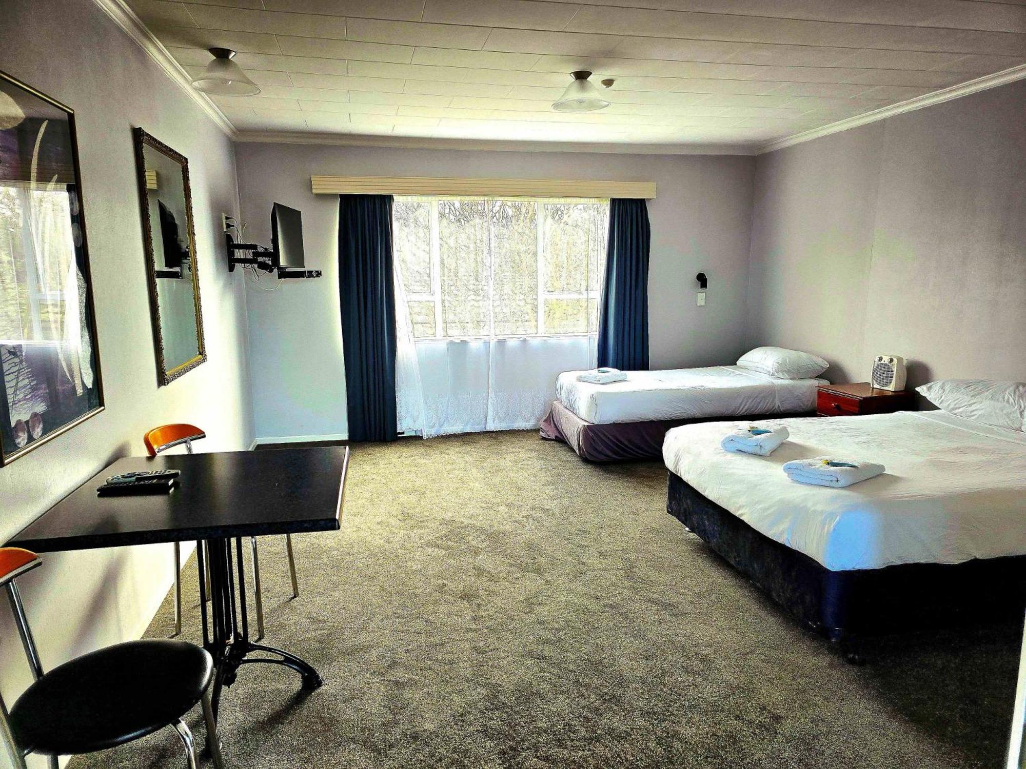 Putaruru Arms Motor Inn מראה חיצוני תמונה