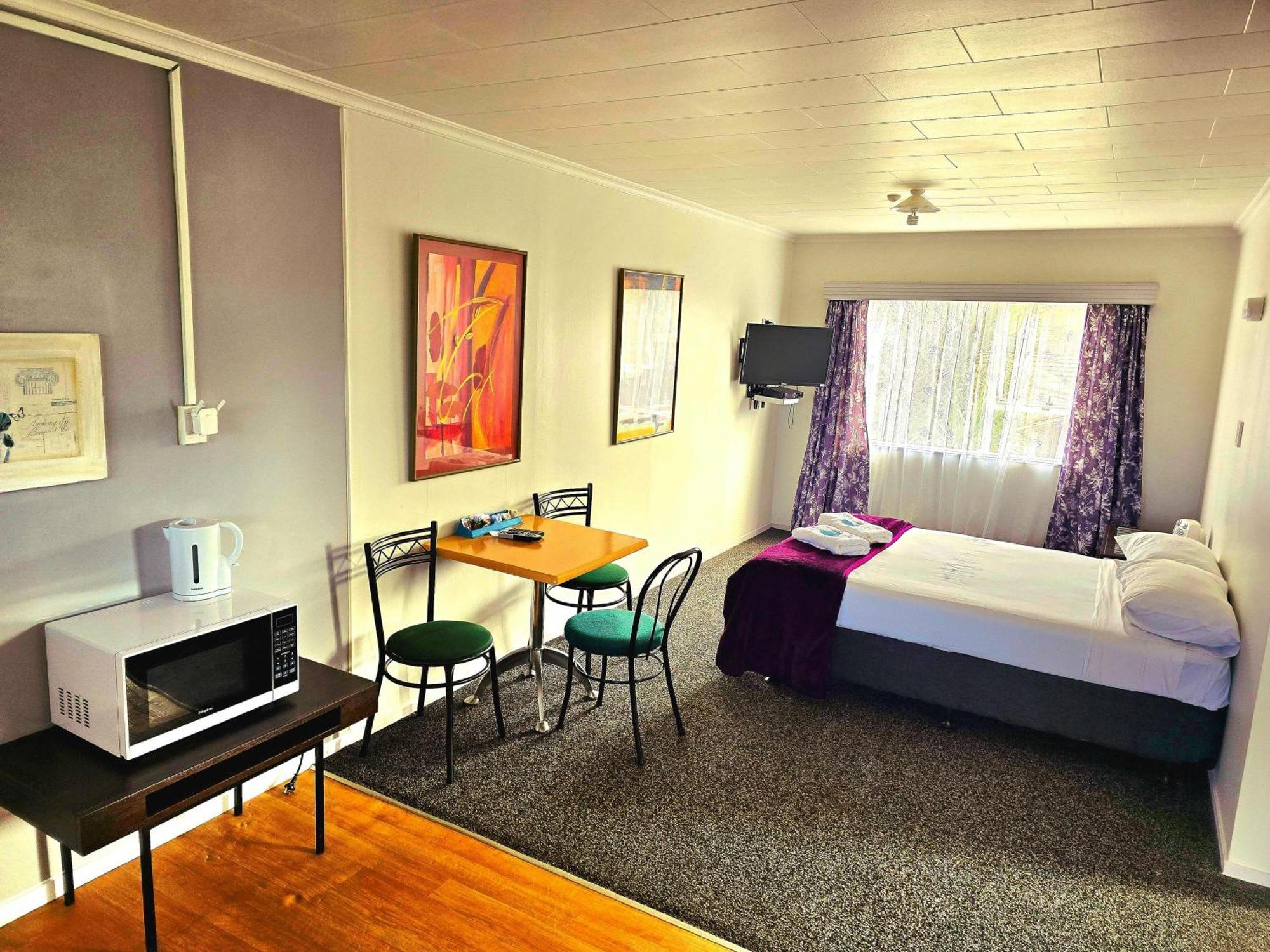 Putaruru Arms Motor Inn מראה חיצוני תמונה
